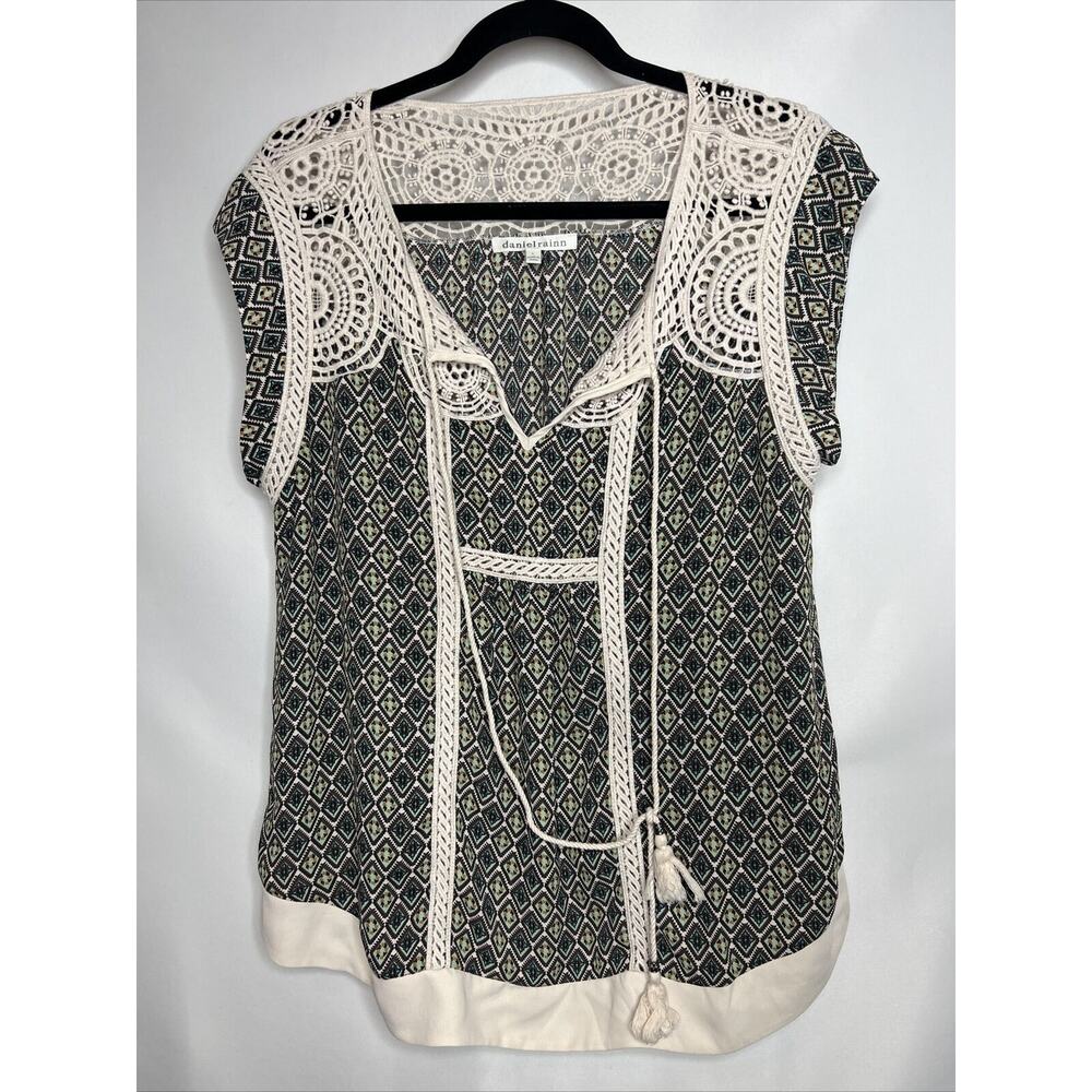 Women's Geometric Lace Trim Top - Black and Cream
